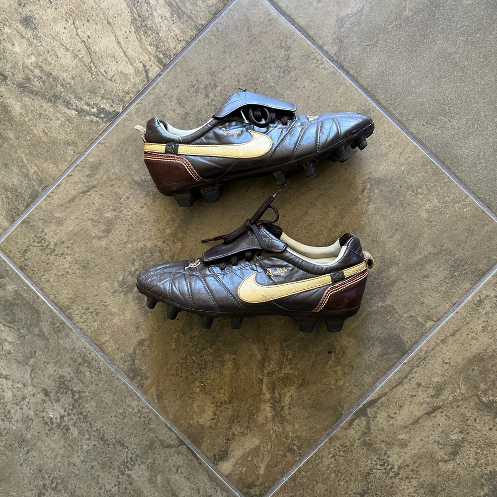 Nike R10 Tiempos FG
